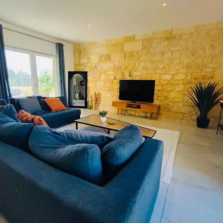 Holiday home Domaine Des Hugons Prignac-et-Marcamps