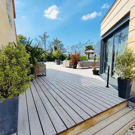 Holiday home Domaine Des Hugons Prignac-et-Marcamps