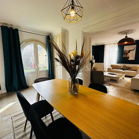 Holiday home Domaine Des Hugons Prignac-et-Marcamps